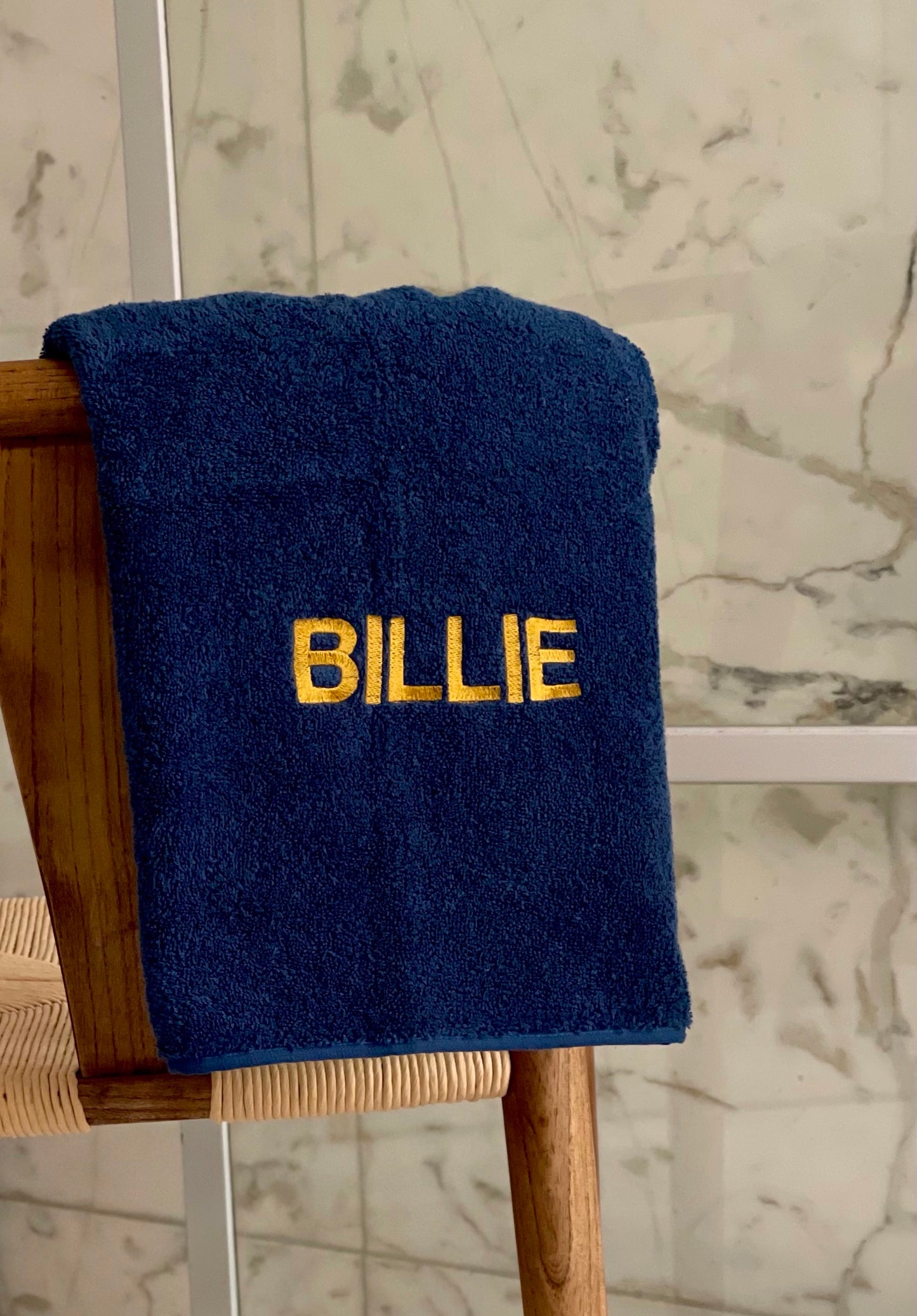 Nachtblaues Handtuch mit Namen